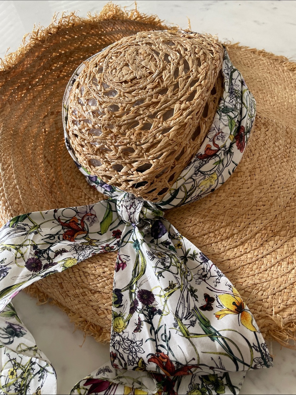 Gucci Natural Straw Wide-Brim Hat with Floral Silk Scarf - Picture 7 of 8